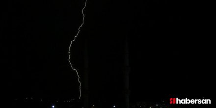 Gaziantep'te Yıldırım Bİnaya İsabet Etti!