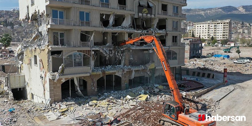 Depremin merkezinden bugüne kadar 2 milyon 560 bin metreküp moloz kaldırıldı