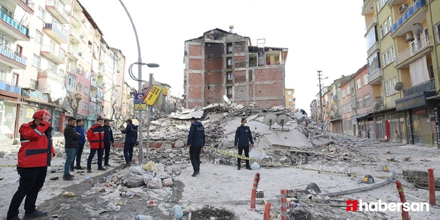 Malatya'da 5 katlı bina birdenbire yerle bir oldu