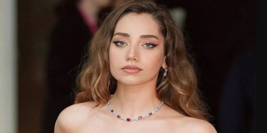 Venedik’te Beyaz fırtına: Özge Özacar’ın Kıyafeti olay yarattı