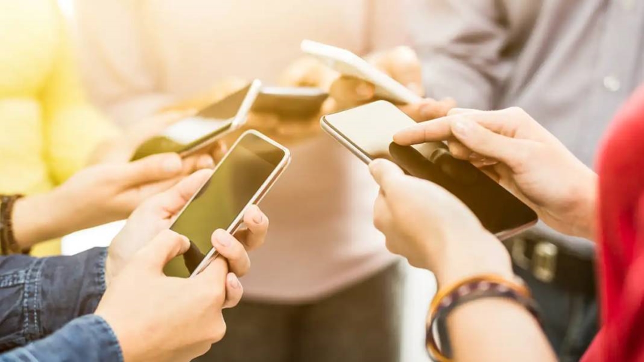 Öğrencilere vergisiz telefon: %44 İade ve 2 Yıl kullanım şartı