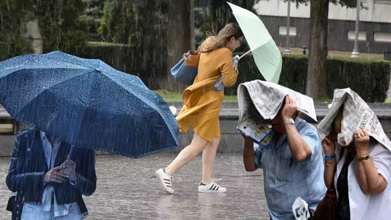 İstanbul’da Pazar günü yağmur, Sıcaklıklar hızla düşüyor