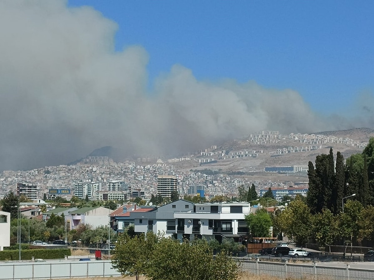 İzmir’de Yangın felaketi: Karşıyaka ve Çevresinde büyük zarar