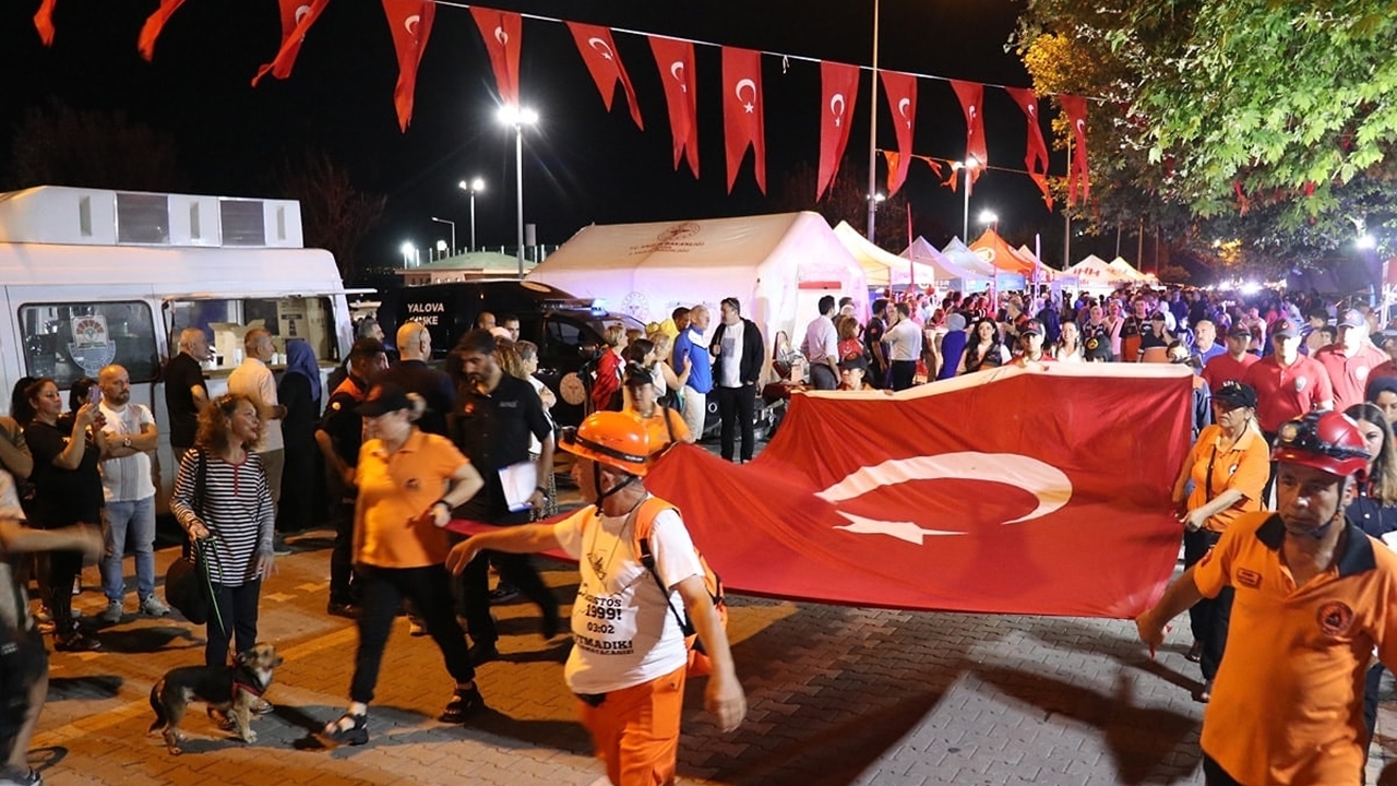 25 Yıl sonra Gölcük'te Derin hüzün: Marmara depremi unutulmadı