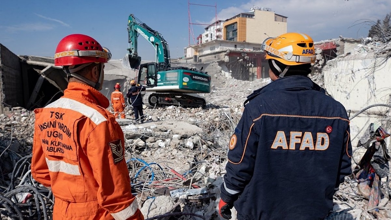 25 Yıl sonra Gölcük'te Derin hüzün: Marmara depremi unutulmadı