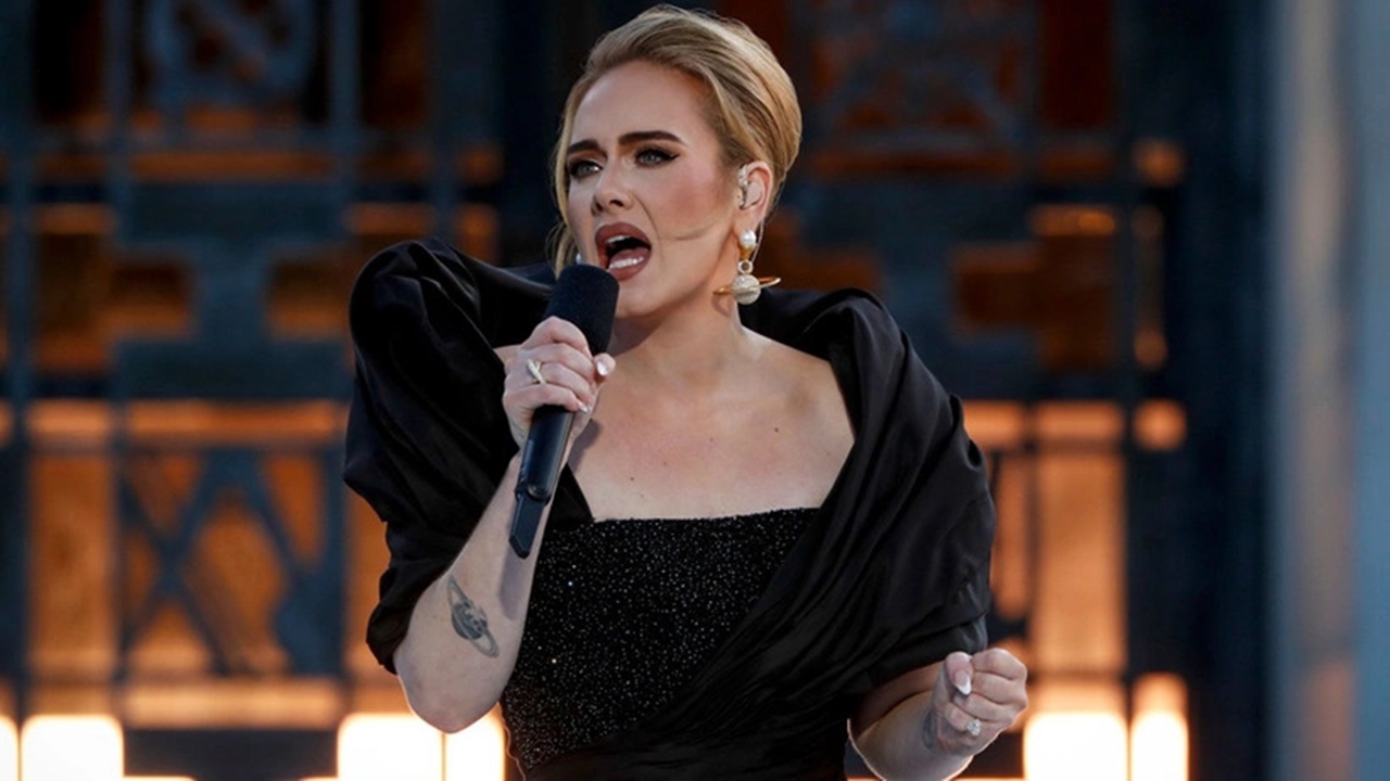 Adele’den Şok itiraf: Kulağımı kesmeyi istedim
