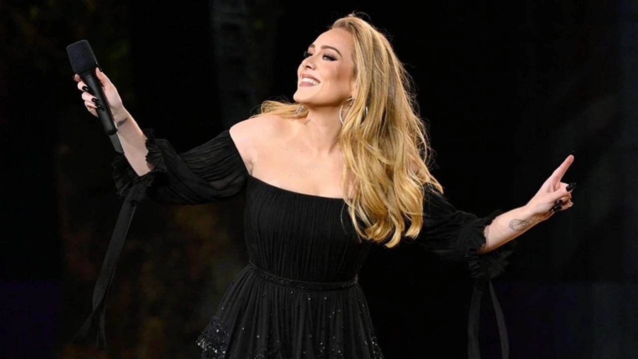 Adele’den Şok itiraf: Kulağımı kesmeyi istedim
