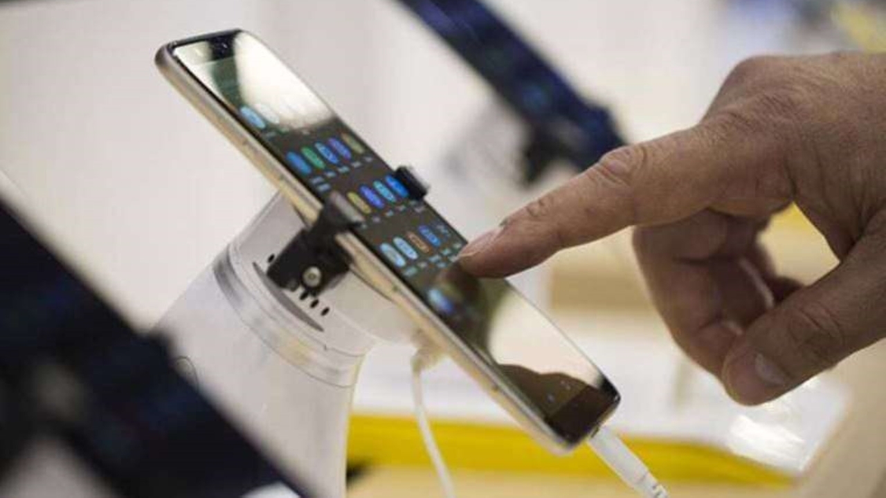 Akıllı telefon çıkmazı: Vergi artışı kaçakçılığı zirveye taşıdı