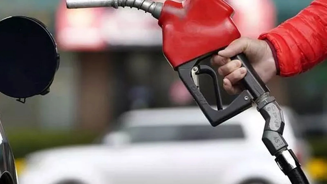 Akaryakıtta indirim müjdesi: Benzin ve Motorine büyük düşüş