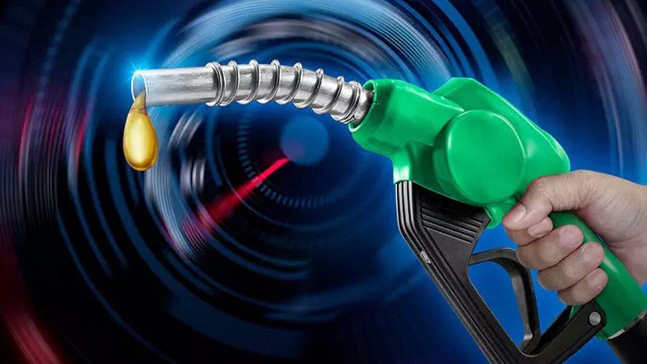 Benzin fiyatlarına dev zam: Litre başına...