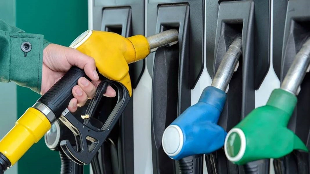 Benzin fiyatlarına dev zam: Litre başına...