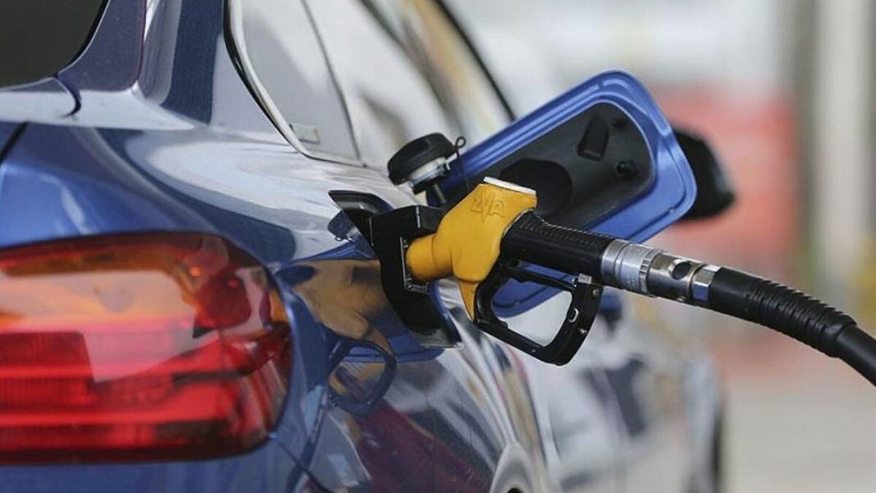 Benzin fiyatlarına dev zam: Litre başına...