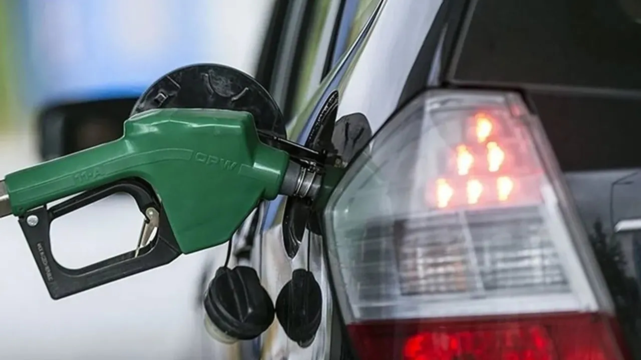 Benzin fiyatlarına rekor zam: Litre başına...