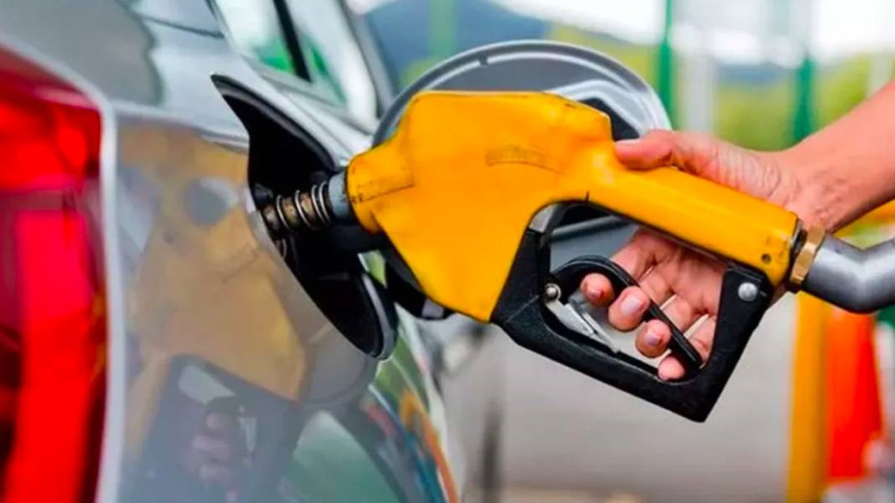 Benzin fiyatlarına rekor zam: Litre başına...