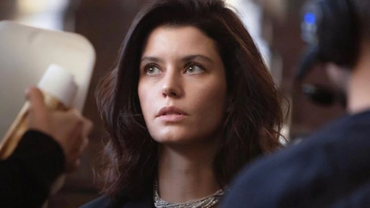 Beren Saat, Gizli dolap ile Beyaz perdeye dönüyor