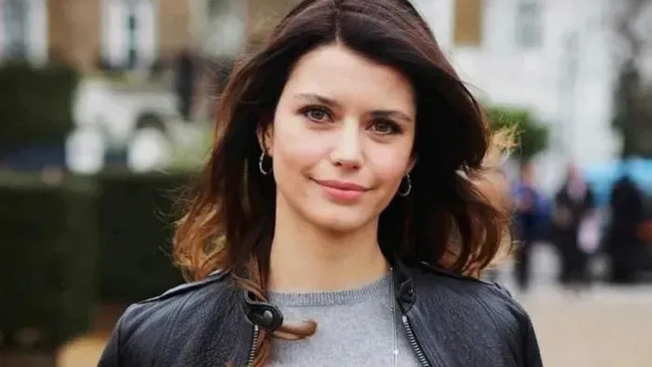Beren Saat, Gizli dolap ile Beyaz perdeye dönüyor
