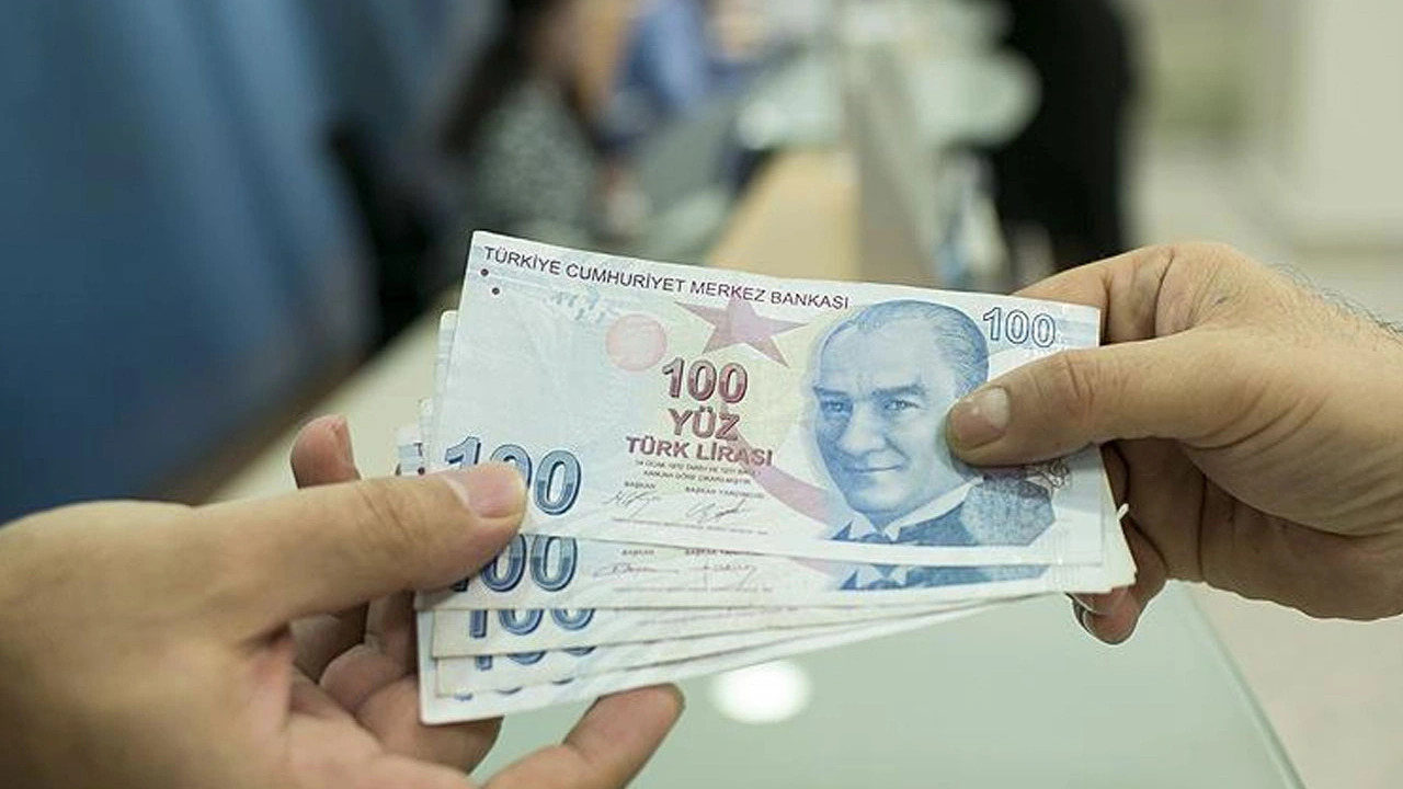 Emekli maaşları ve emeklilik sistemi değişiyor mu? Açıklama geldi