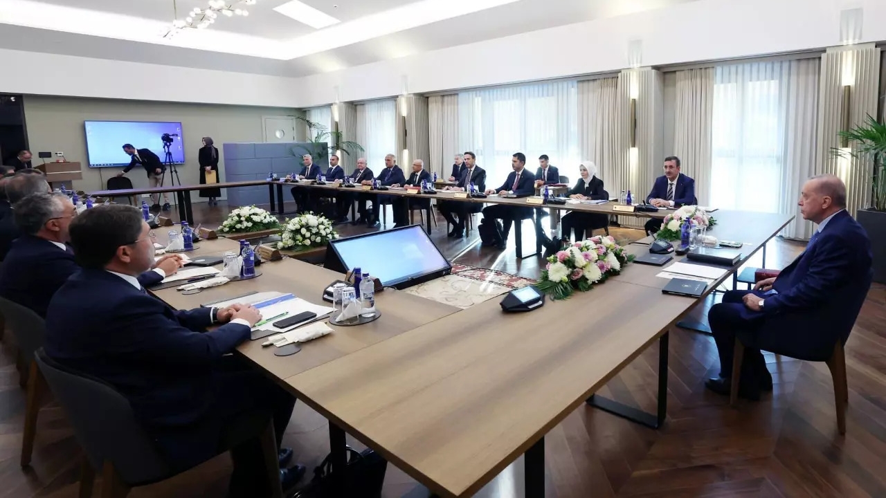 Erdoğan'dan Ahlat'ta Tarihi toplantı: Savunma ve Havalimanı vurgusu