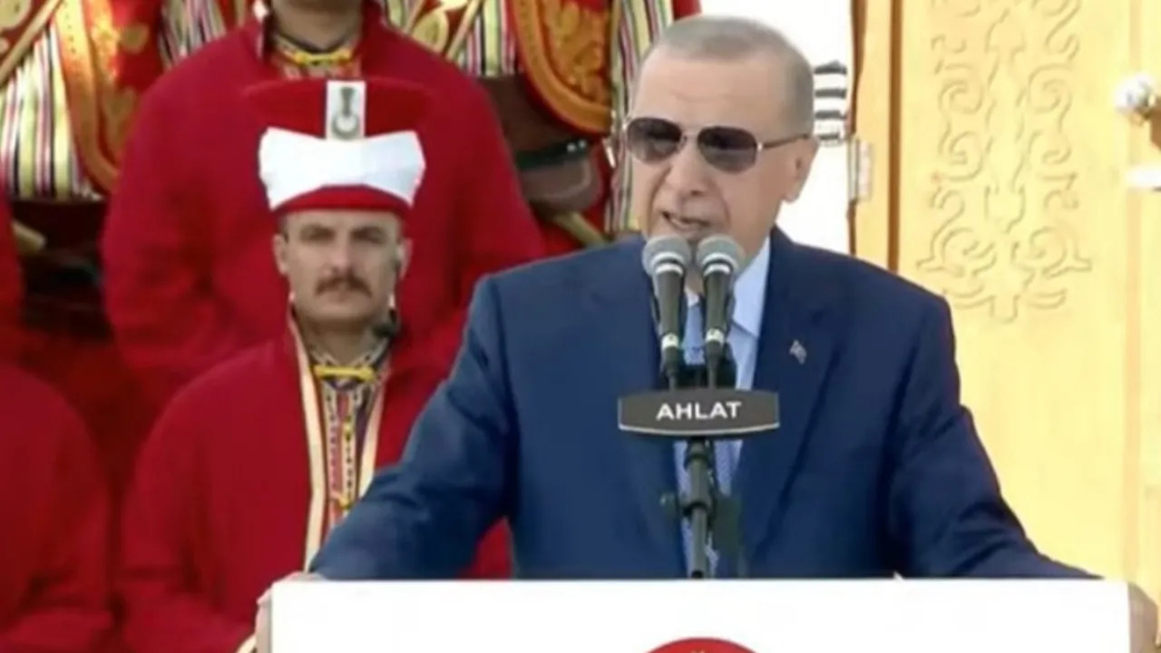 Erdoğan'dan Ahlat'ta Tarihi toplantı: Savunma ve Havalimanı vurgusu