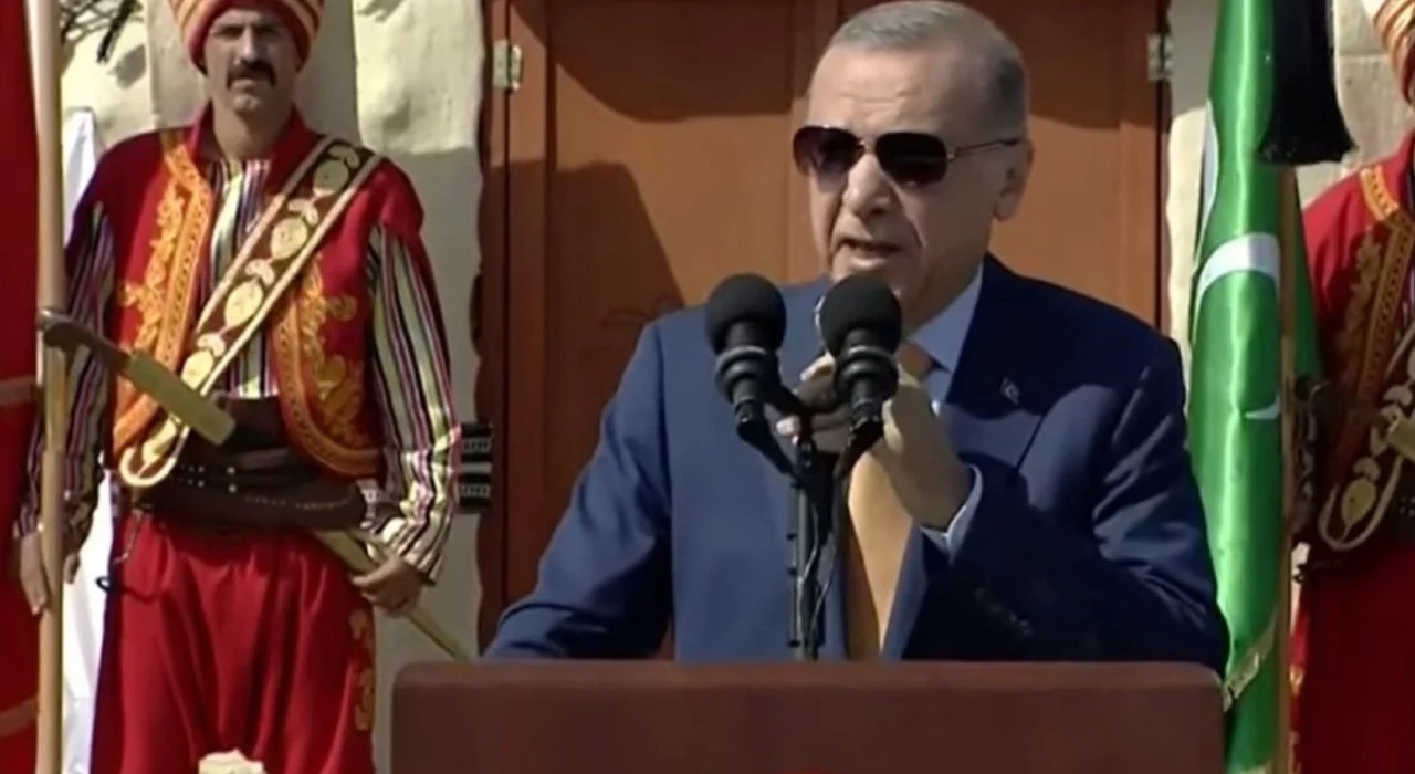 Erdoğan'dan Ahlat'ta Tarihi toplantı: Savunma ve Havalimanı vurgusu