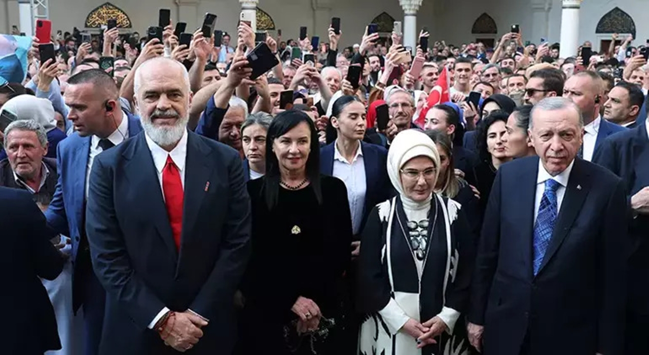 Erdoğan'dan Tiran'da kardeşlik vurgusu: Namazgah camii açıldı