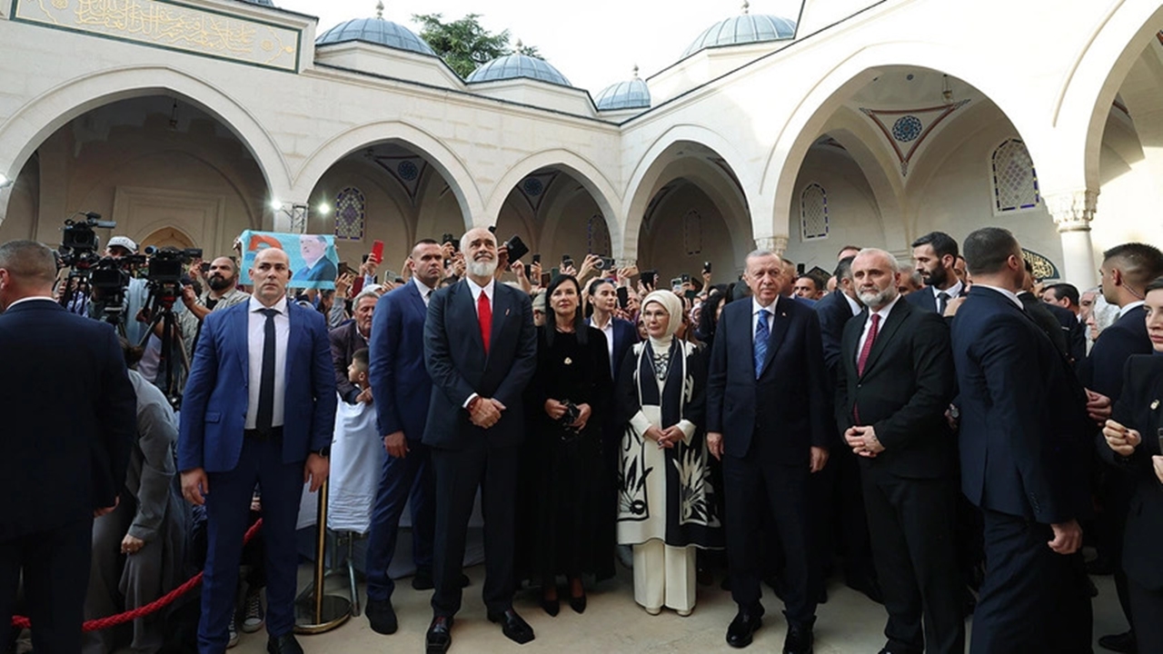 Erdoğan'dan Tiran'da kardeşlik vurgusu: Namazgah camii açıldı
