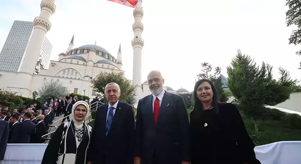 Erdoğan'dan Tiran'da kardeşlik vurgusu: Namazgah camii açıldı