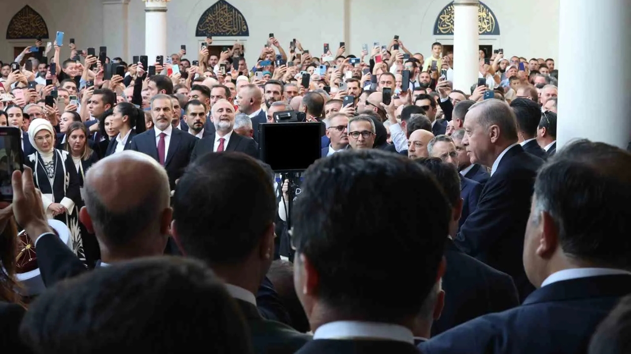 Erdoğan'dan Tiran'da kardeşlik vurgusu: Namazgah camii açıldı