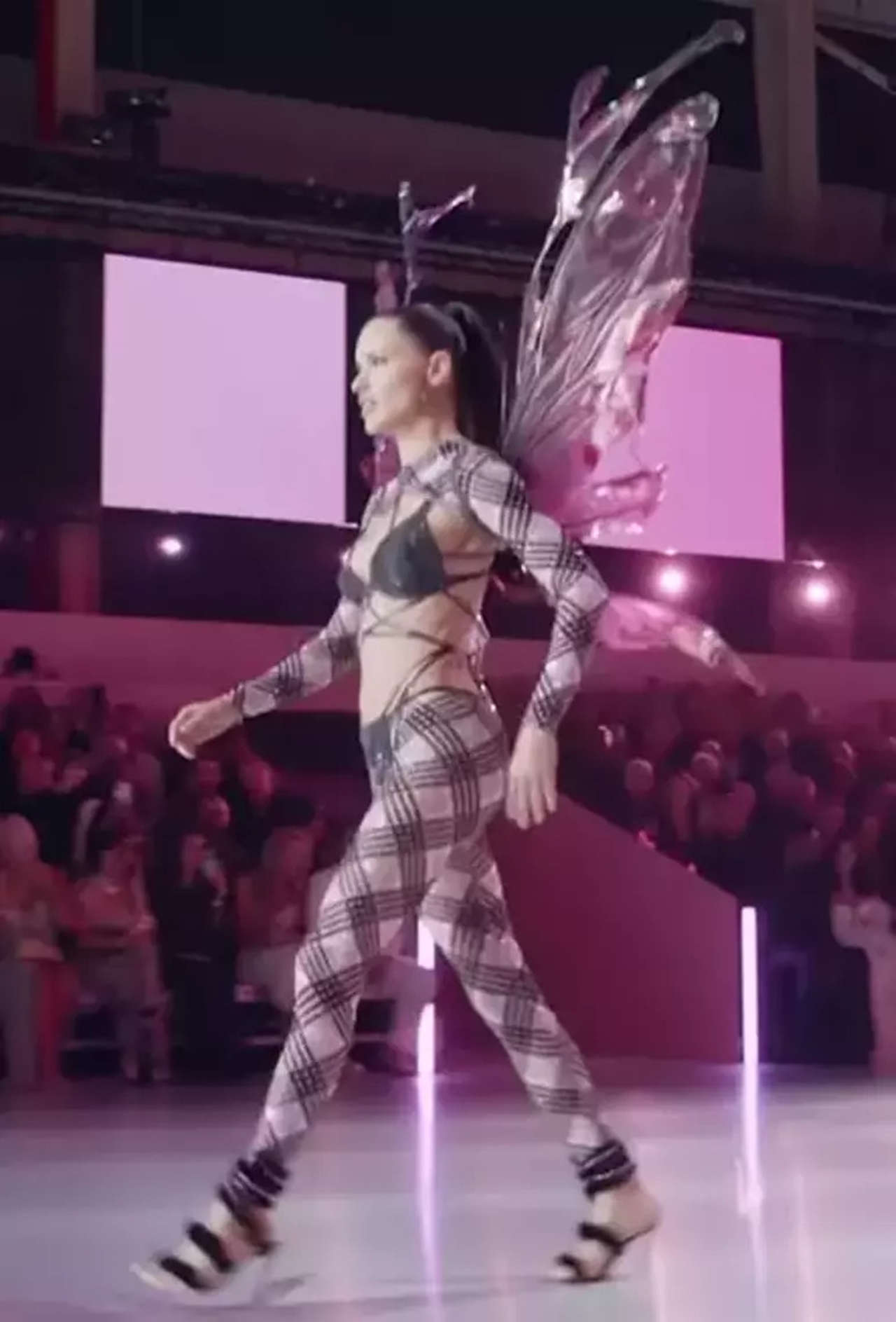 Nurgül Yeşilçay'dan Victoria’s Secret'a Esprili gönderme