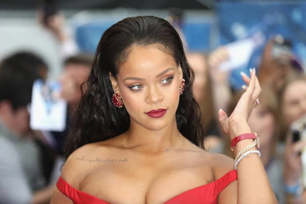 Rihanna'dan Şaşırtan itiraf: Oy veremiyorum, Gizlice sandığa gidiyorum
