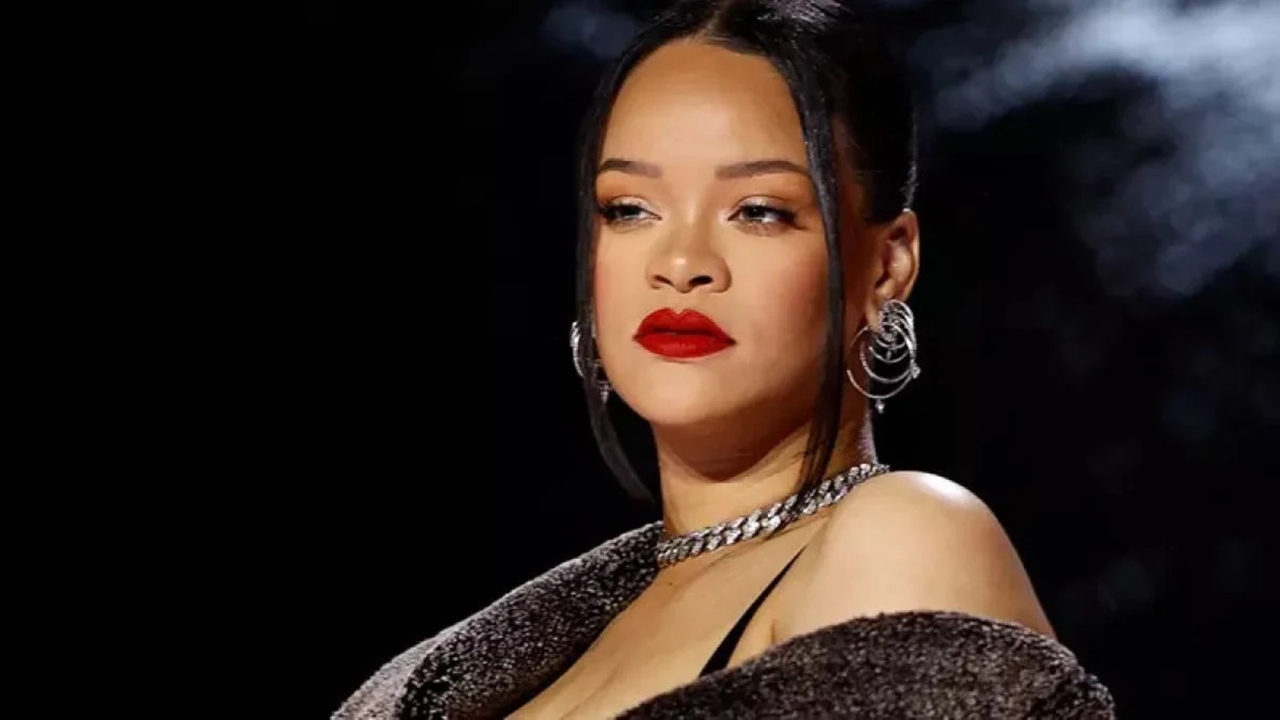 Rihanna'dan Şaşırtan itiraf: Oy veremiyorum, Gizlice sandığa gidiyorum