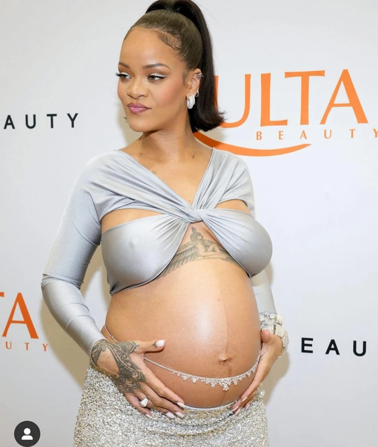 Rihanna'dan Şaşırtan itiraf: Oy veremiyorum, Gizlice sandığa gidiyorum