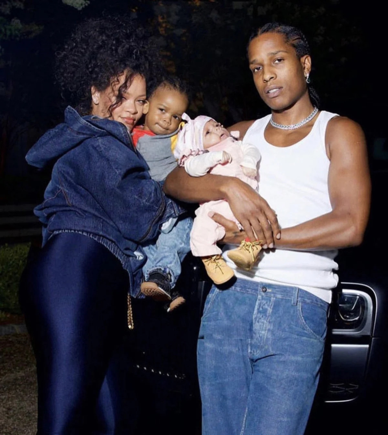 Rihanna'dan Şaşırtan itiraf: Oy veremiyorum, Gizlice sandığa gidiyorum