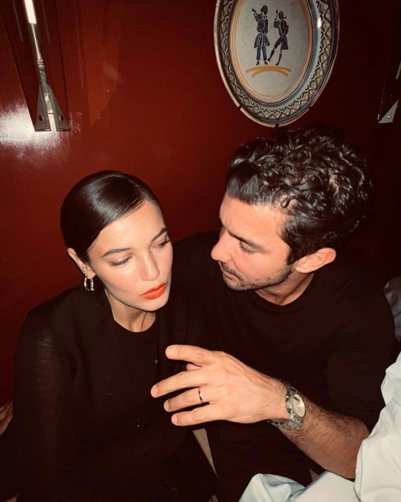 Roma’da Aşk, Paris’te Işık: Pınar Deniz hem gelin hem moda ikonu