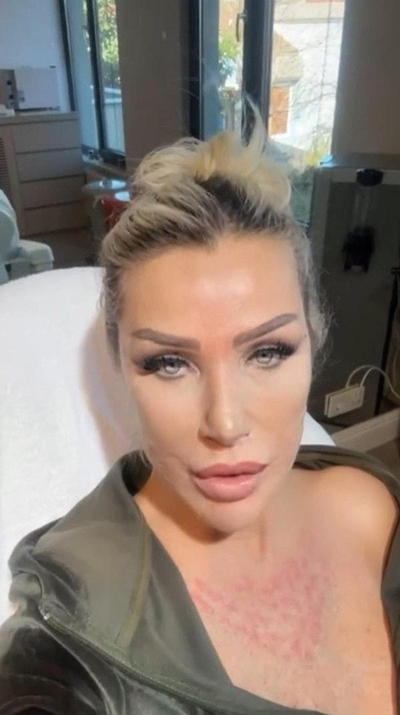 Seda Sayan Photoshop'u Abartınca görenler tanıyamadı