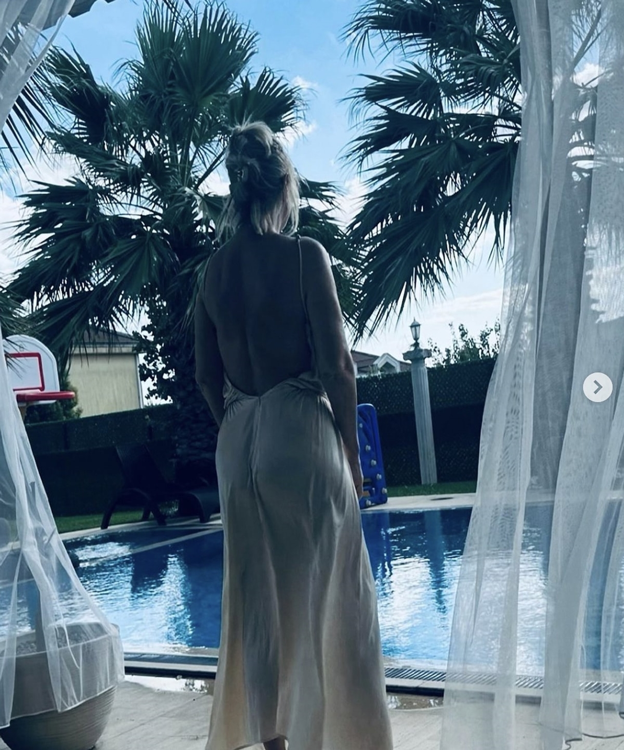 Seda Sayan Photoshop'u Abartınca görenler tanıyamadı