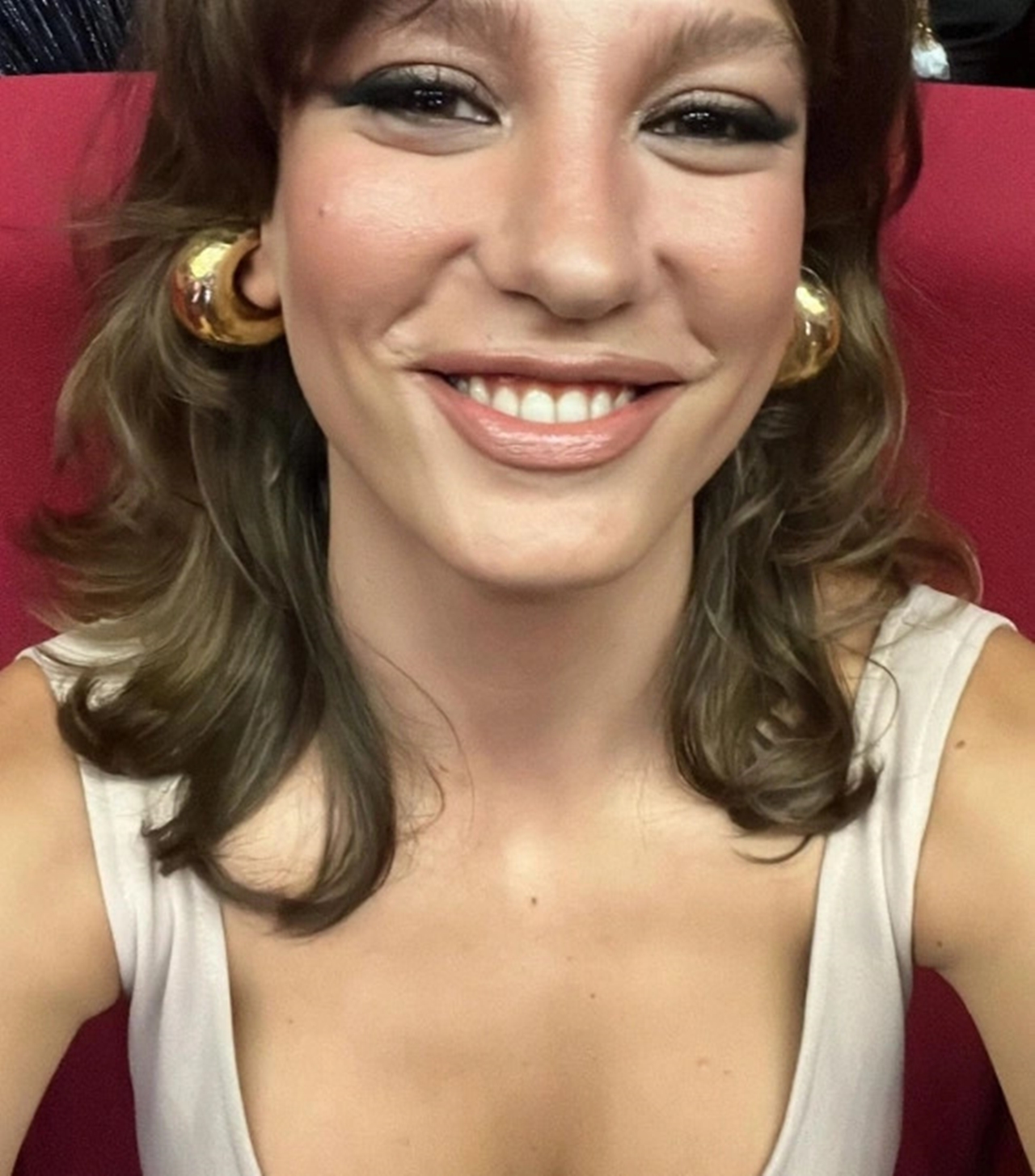 Serenay Sarıkaya Adana’yı salladı: Yeni tarzıyla göz kamaştırdı