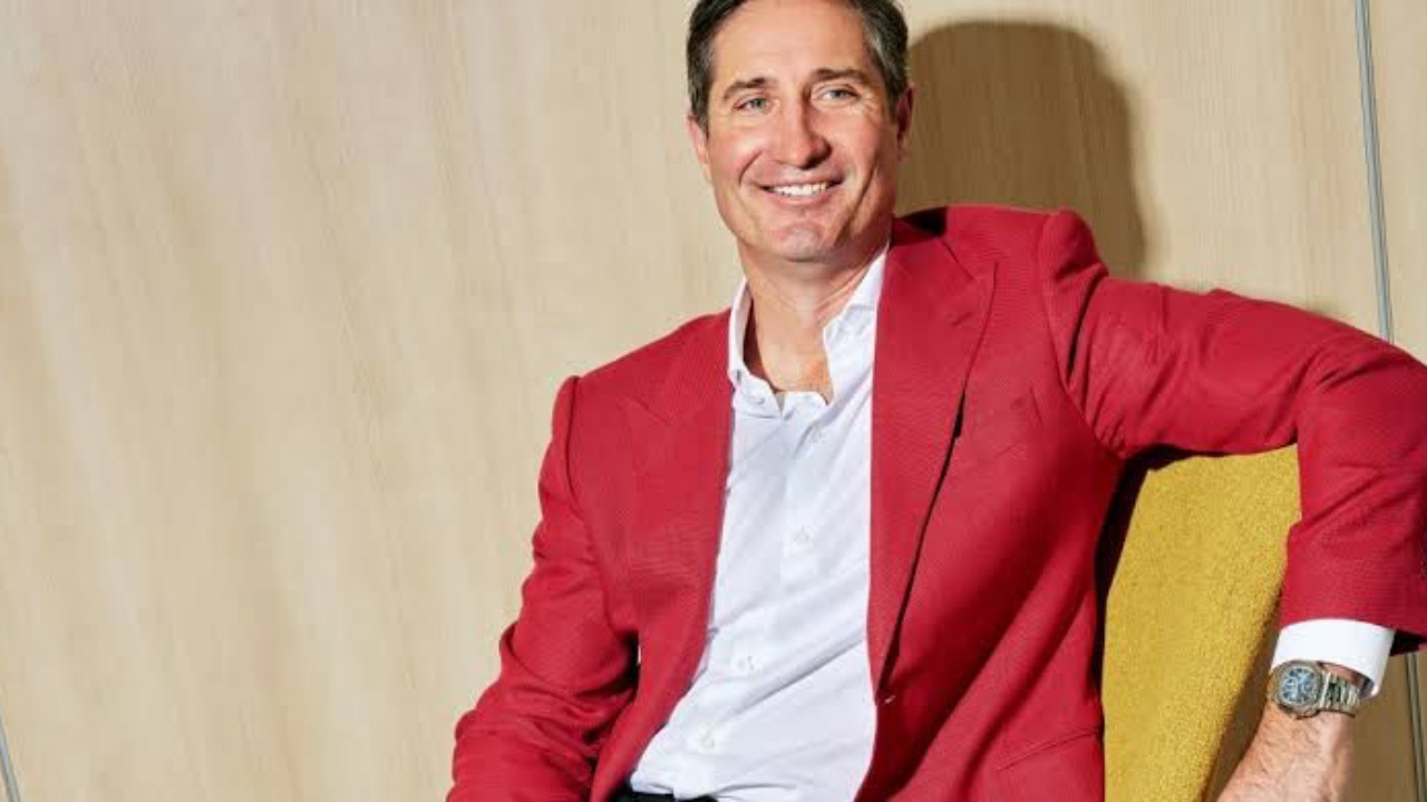 Starbucks’ın CEO’suna Özel uçak ve Dev maaş: Çevrecilerden tepki